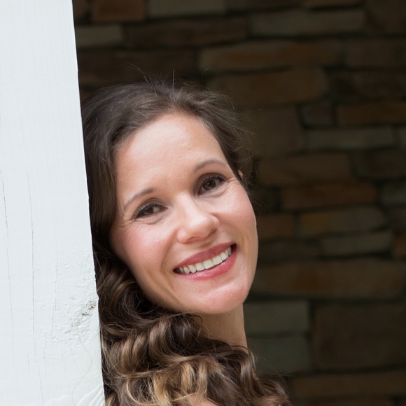 Meet your Posher, Lindsey - Picture 1 of 3